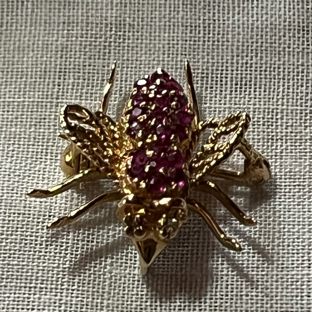 14 Kt Gold Bee Pin